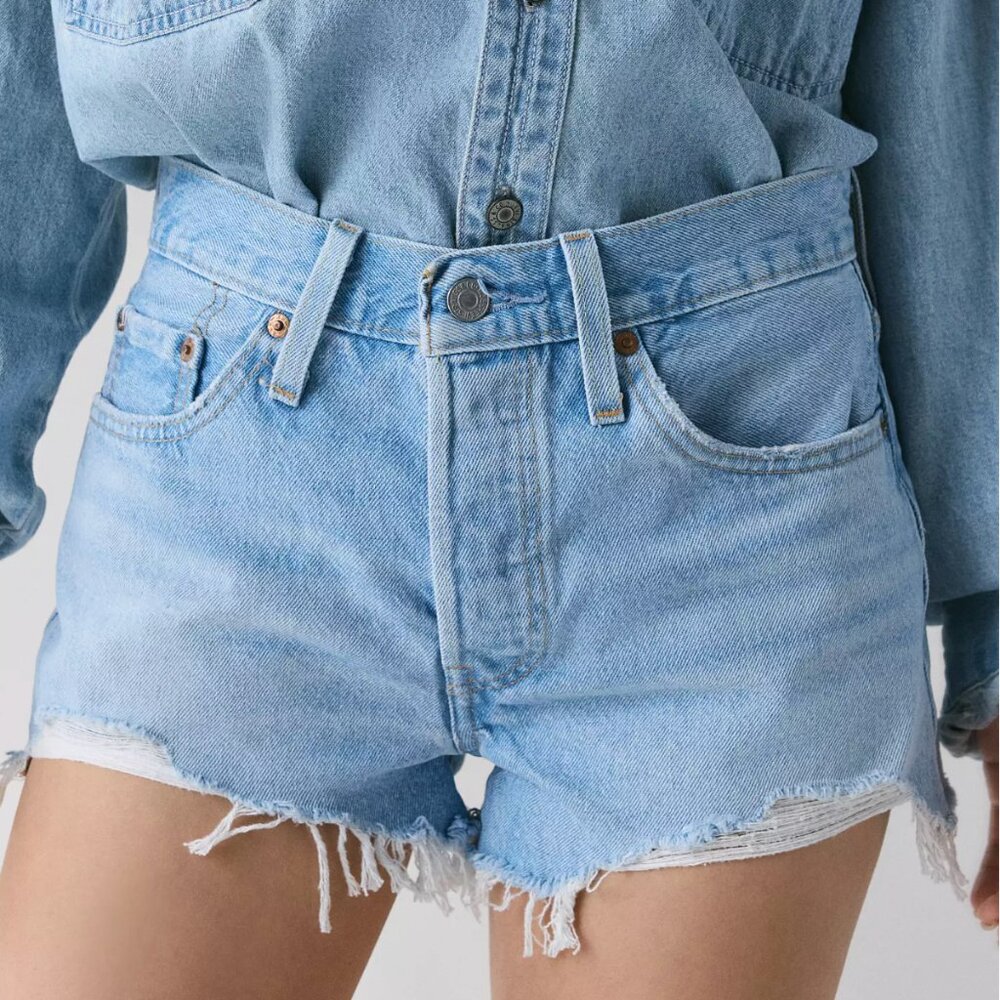 Levi's Women's 501 Original Shorts in size 25
